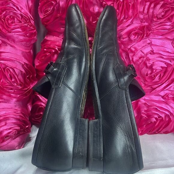 (C) SALVATORE FERRAGAMO Vintage Gancini logo leather dress loafers Size: 7.5
